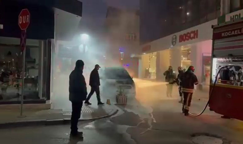 Park halindeki araçta yangın çıktı