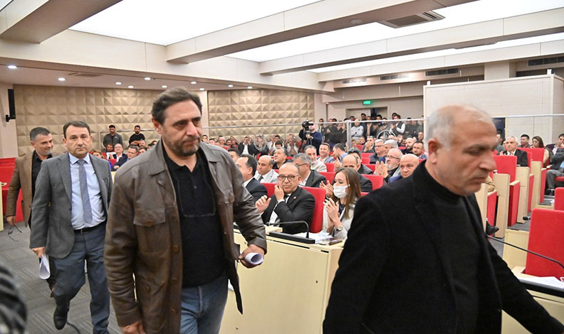 Bahçeli’nin ismi kaldırıldı, MHP ve AK Parti grubu meclisi terk etti