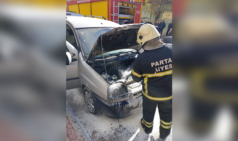 Isparta’da seyir halindeki araç aniden alev aldı