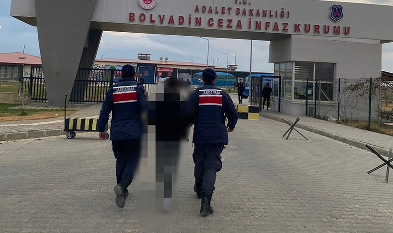 6 yıl 8 ay hapis cezasıyla aranan şahsı jandarma yakaladı
