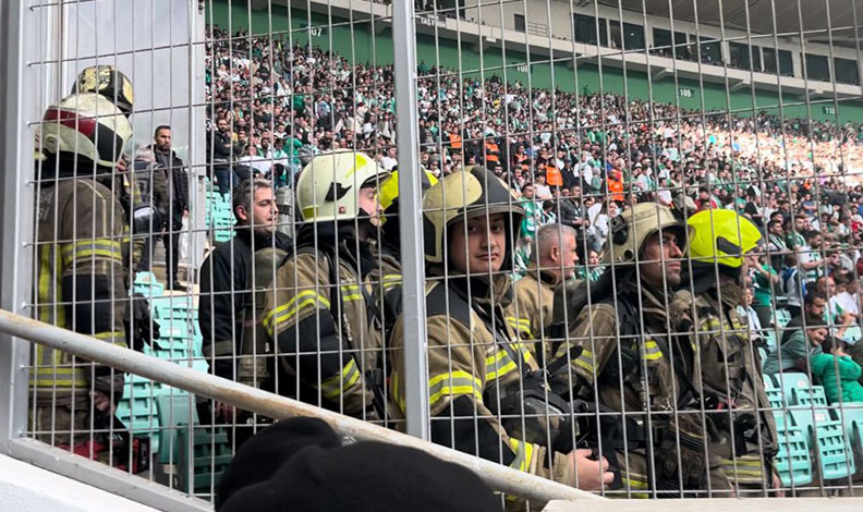 Bursaspor maçında yangın paniği