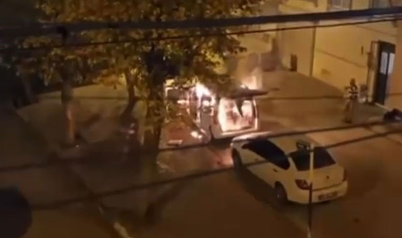 Bursa’da park halindeki ticari araç alev topuna döndü