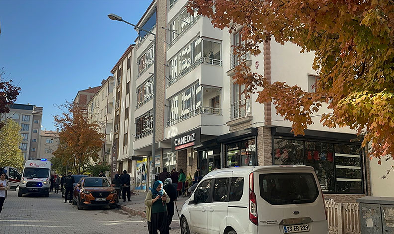 85 yaşındaki adam 4’üncü kattan düşerek öldü