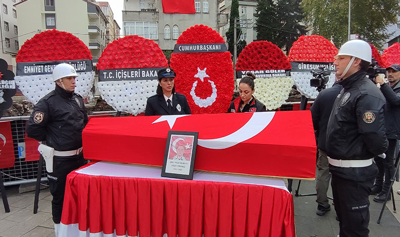 Trafik kazasında şehit olan polis memuru son yolculuğuna uğurlandı