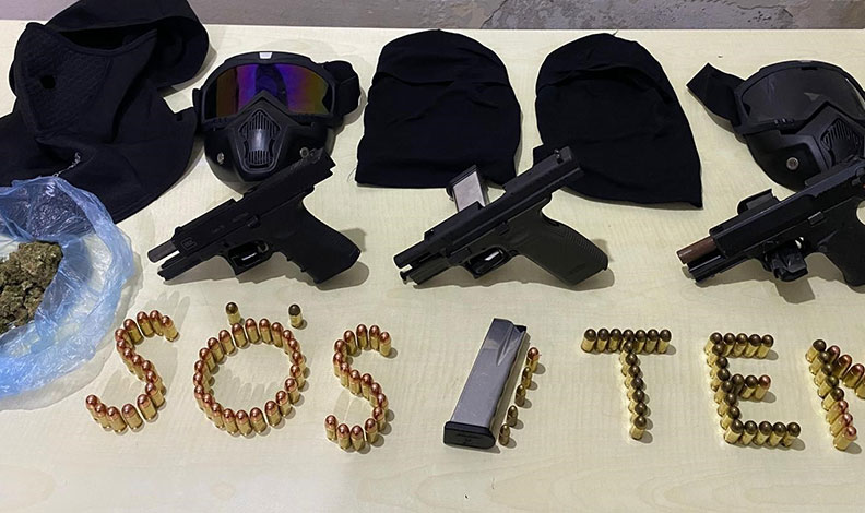 Mersin’de maskeler ve silahlar ele geçirildi: 4 gözaltı