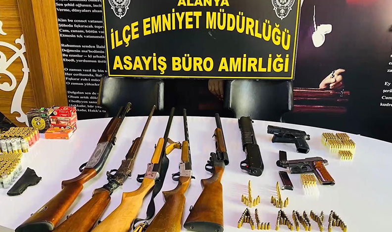 Antalya ve 7 ilçesinde eş zamanlı huzur operasyonu: Çok sayıda ruhsatsız silah ele geçirildi
