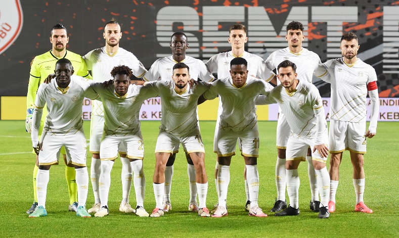 Manisa FK 3 haftada 10 basamak geriledi