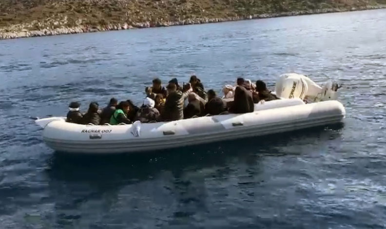 15’i çocuk 24 düzensiz göçmen ve bir göçmen kaçakçısı yakalandı