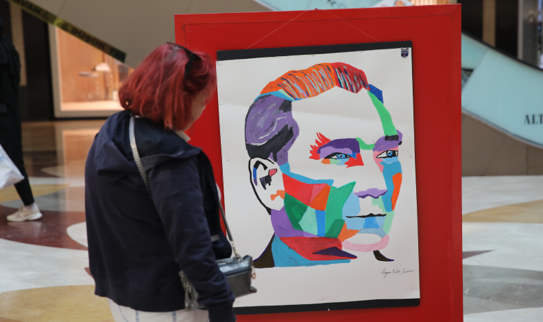 Öğrenciler için Atatürk temalı resim sergisi