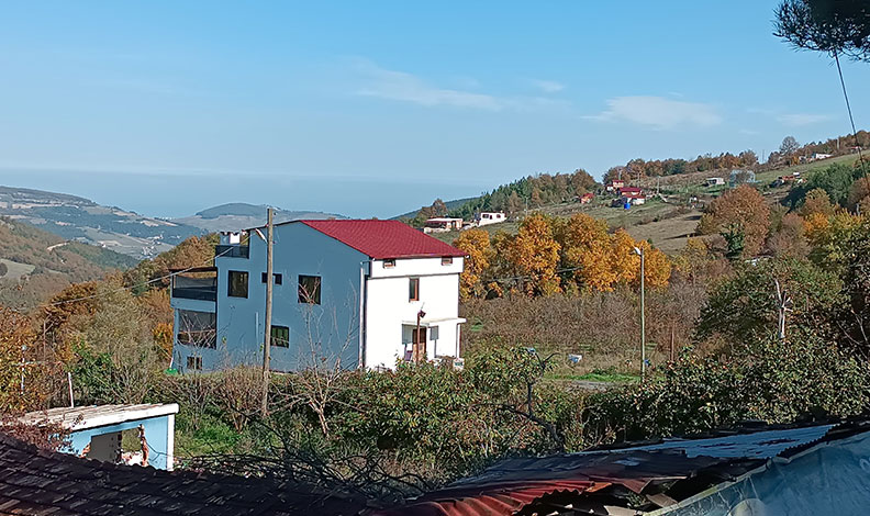 Kaçak villaya çatı ve pencerelerin sökülmesi için ek süre