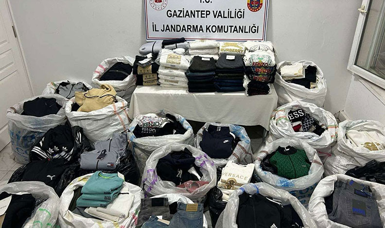 Gaziantep’te 1 milyon 865 bin TL değerinde kaçak kıyafet ele geçirildi