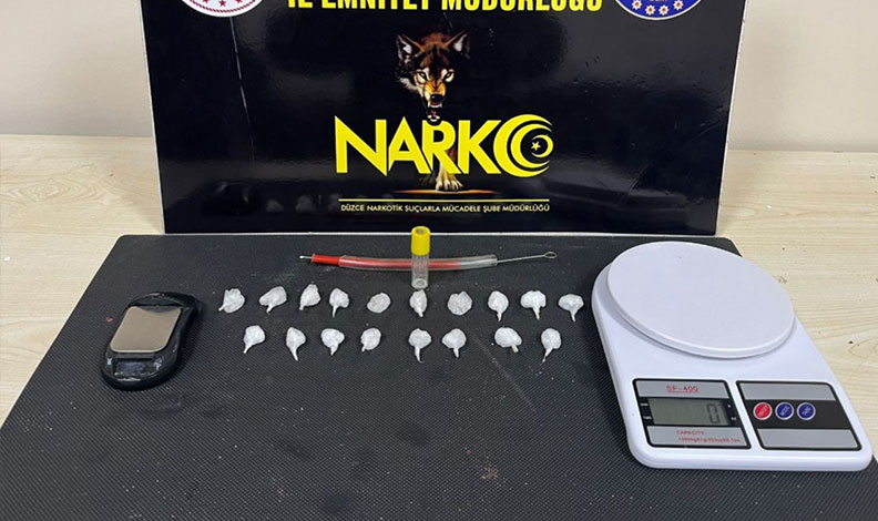 Otomobiliyle uyuşturucu kuryeliği yaparken yakalandı