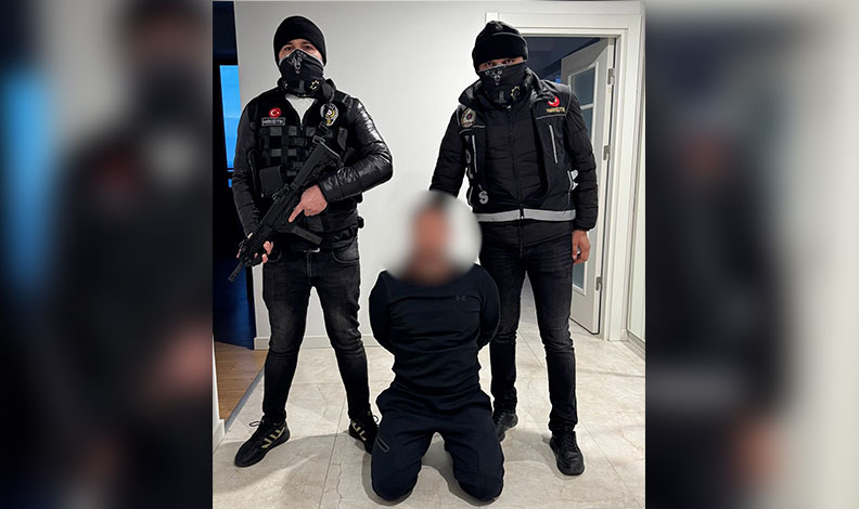 Kırmızı Bülten ile aranan Larsen yakalandı